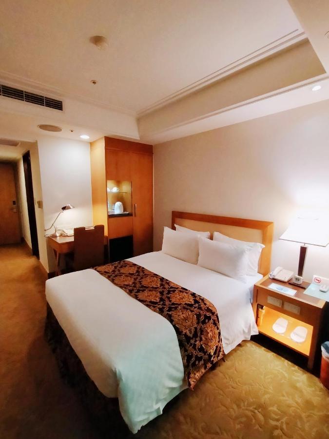 Golden China Hotel Taipei Bagian luar foto