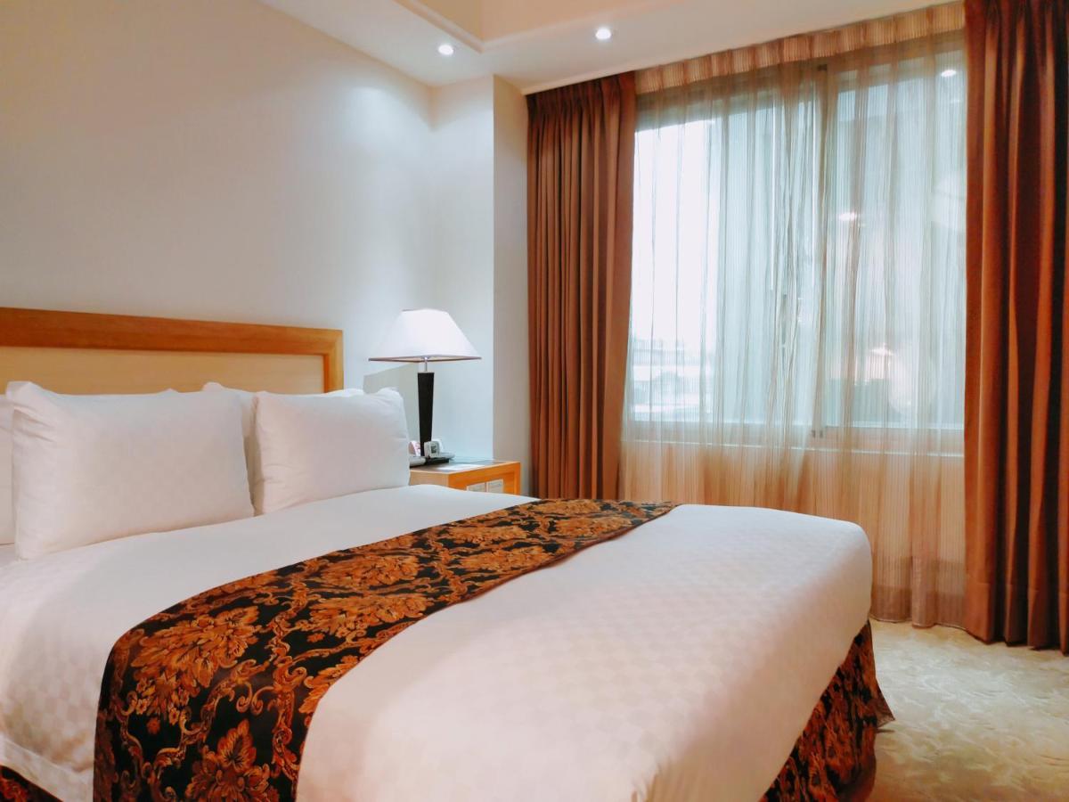Golden China Hotel Taipei Bagian luar foto