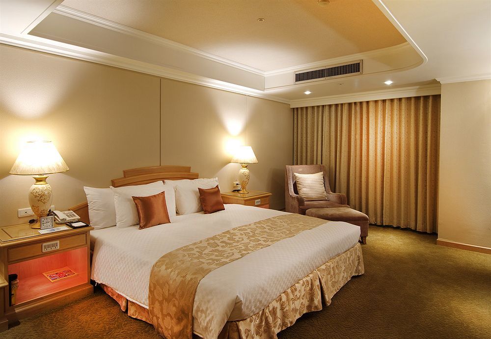 Golden China Hotel Taipei Bagian luar foto