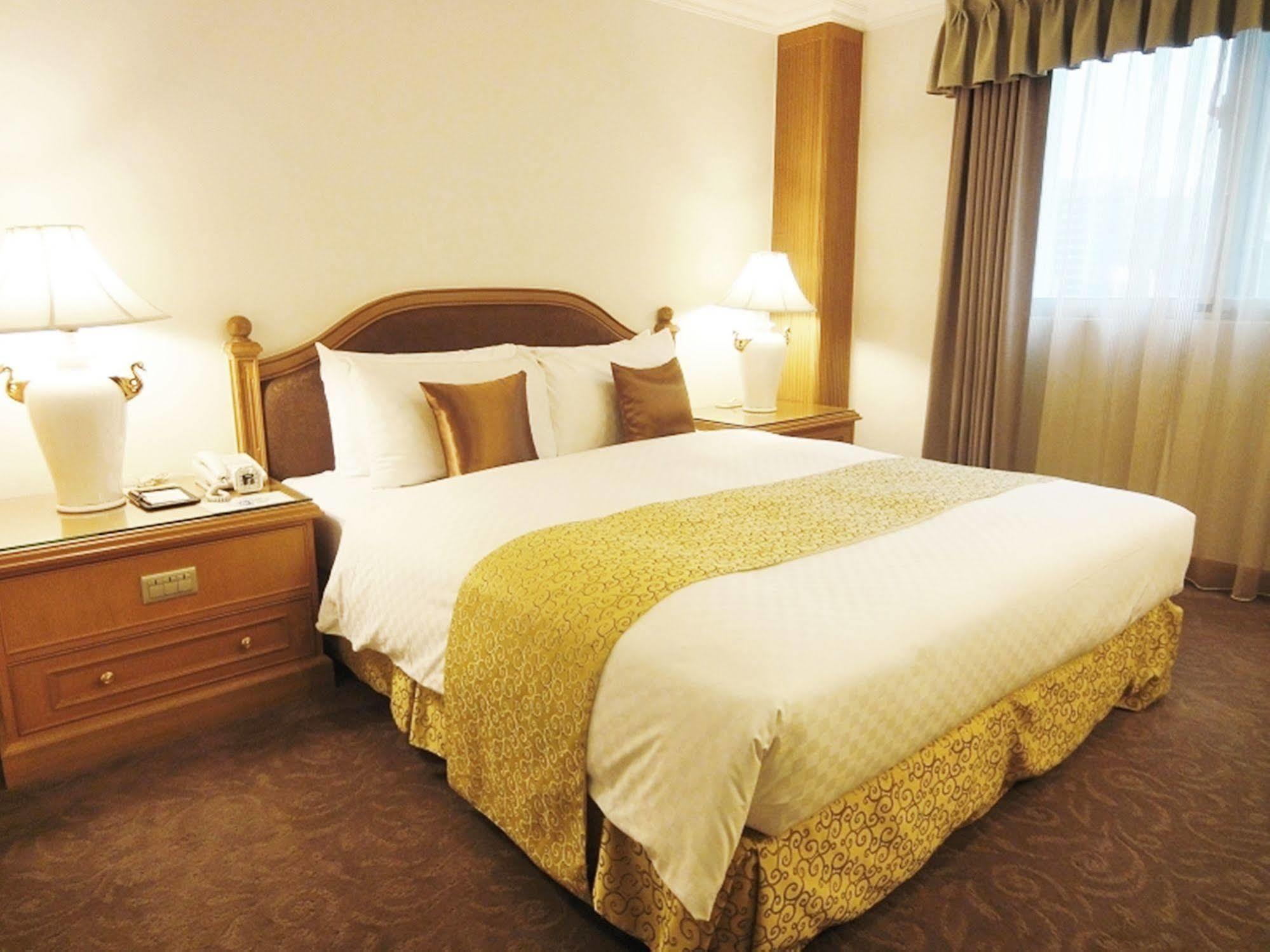 Golden China Hotel Taipei Bagian luar foto