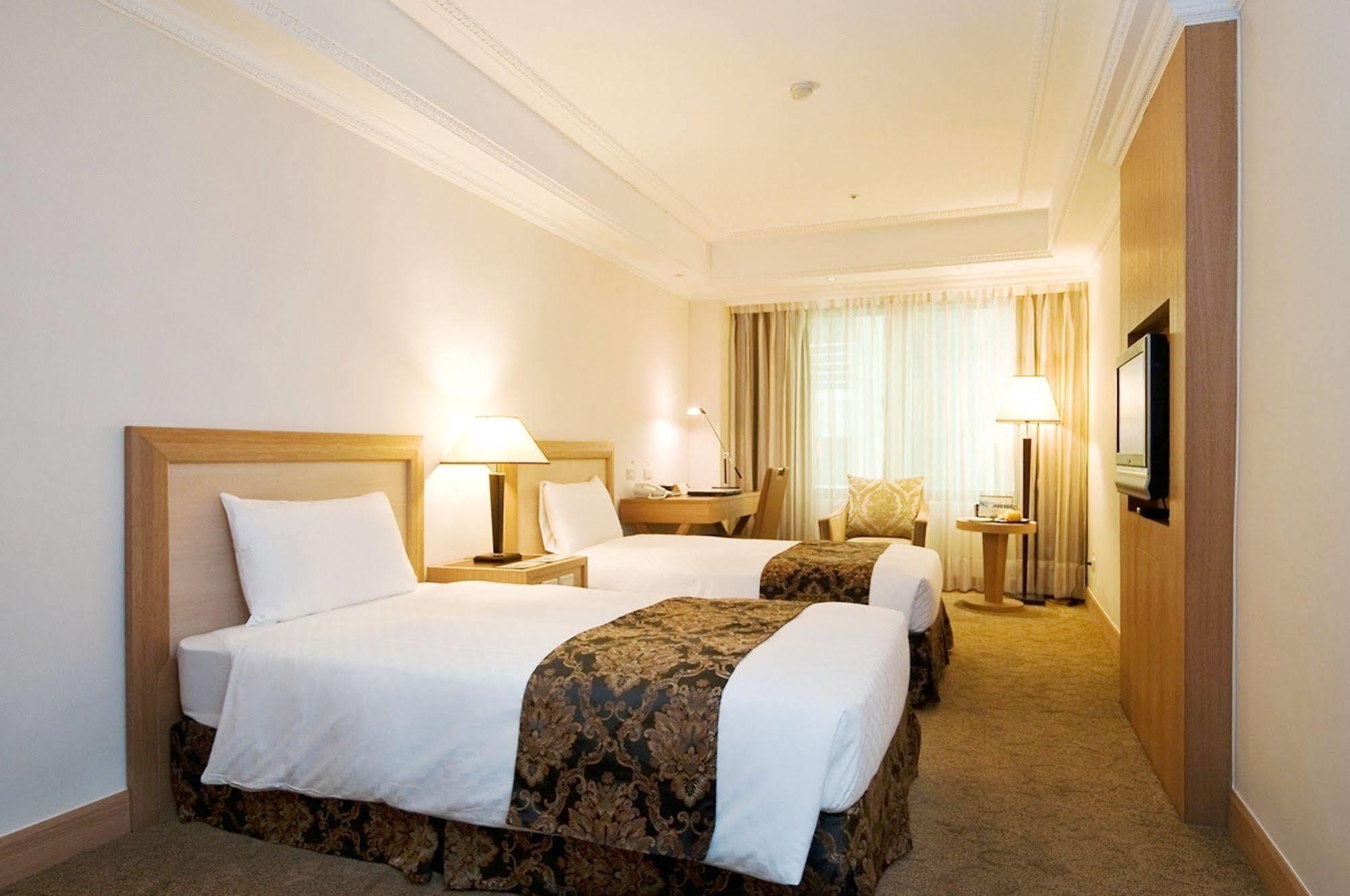 Golden China Hotel Taipei Bagian luar foto
